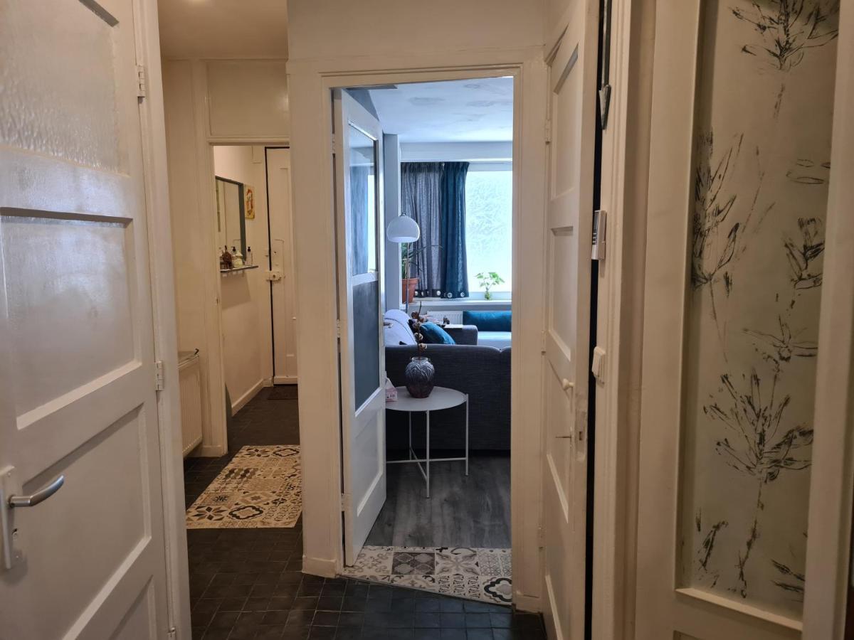 1 Bedroom 15 Min By Tram To Centre! *