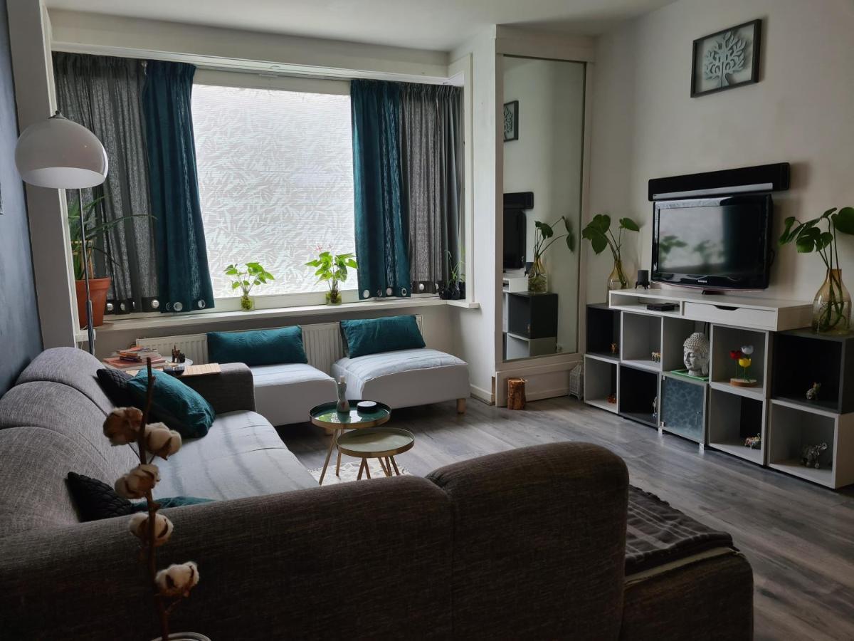 1 Bedroom 15 Min By Tram To Centre! *