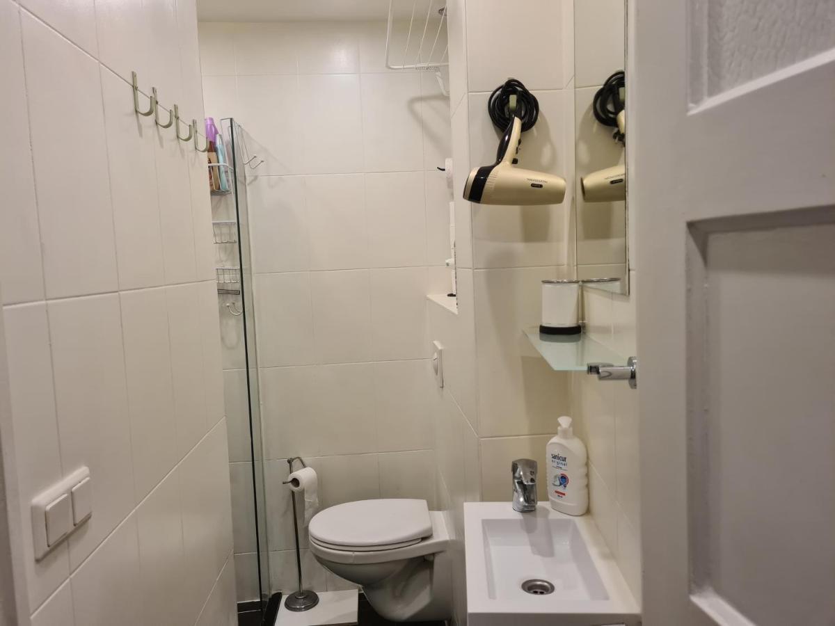 1 Bedroom 15 Min By Tram To Centre! Appartement *