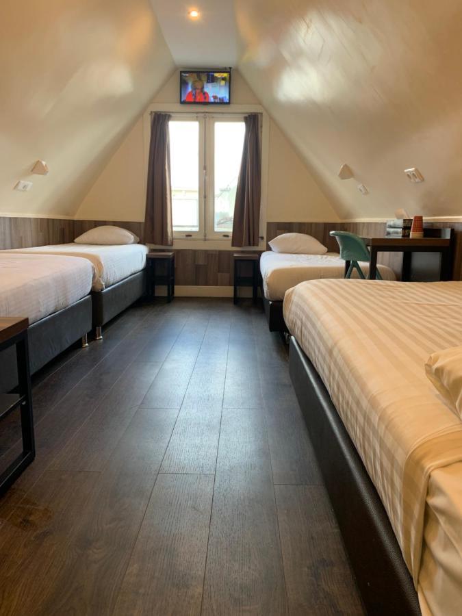 Dam Hotel 2*