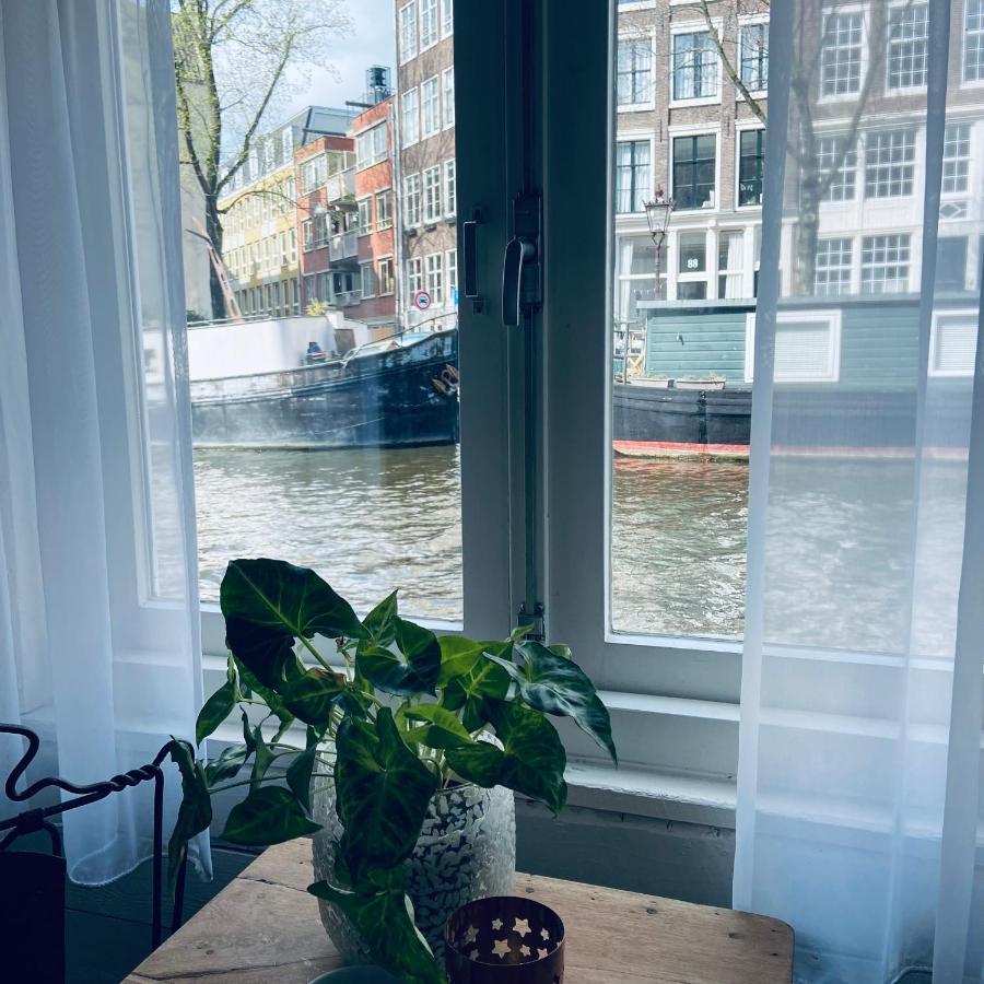 Houseboat Bonnie Bed & Breakfast *