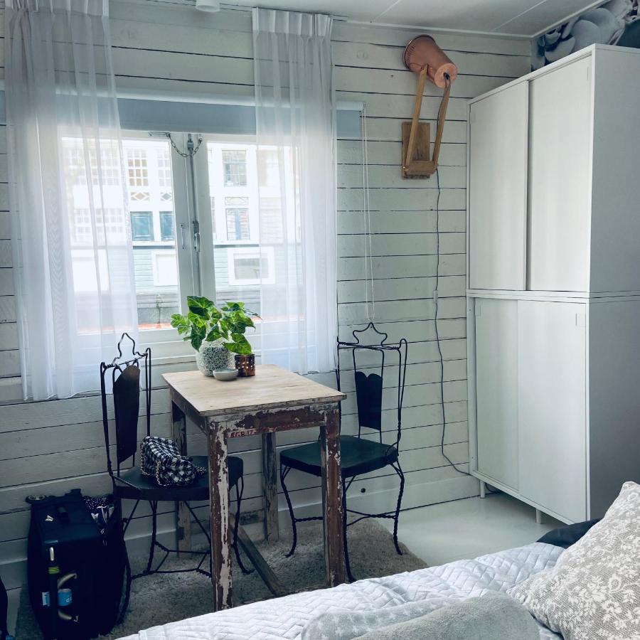 Houseboat Bonnie Bed & Breakfast Amsterdam
