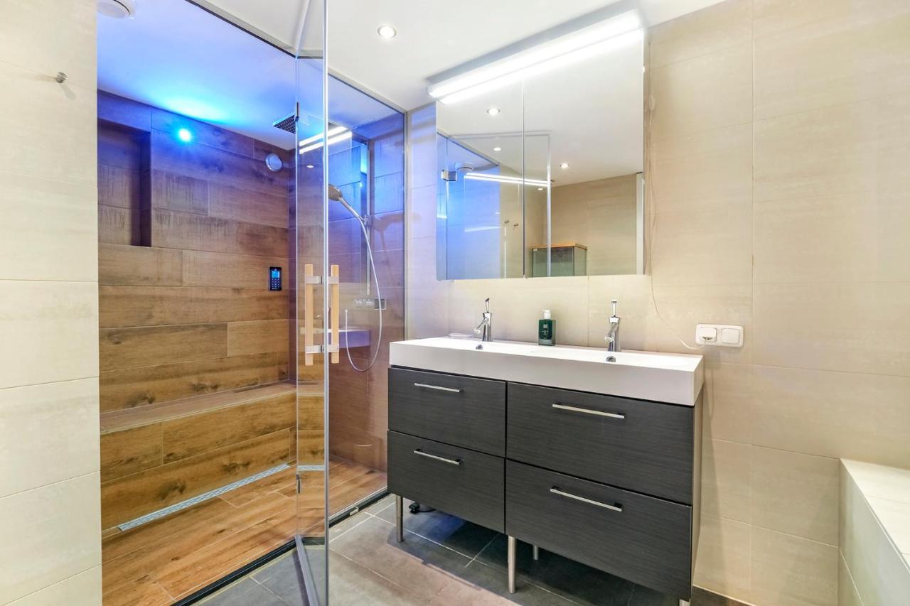 170m2 With Jacuzzi & Steam Bath In Center Of Apartment