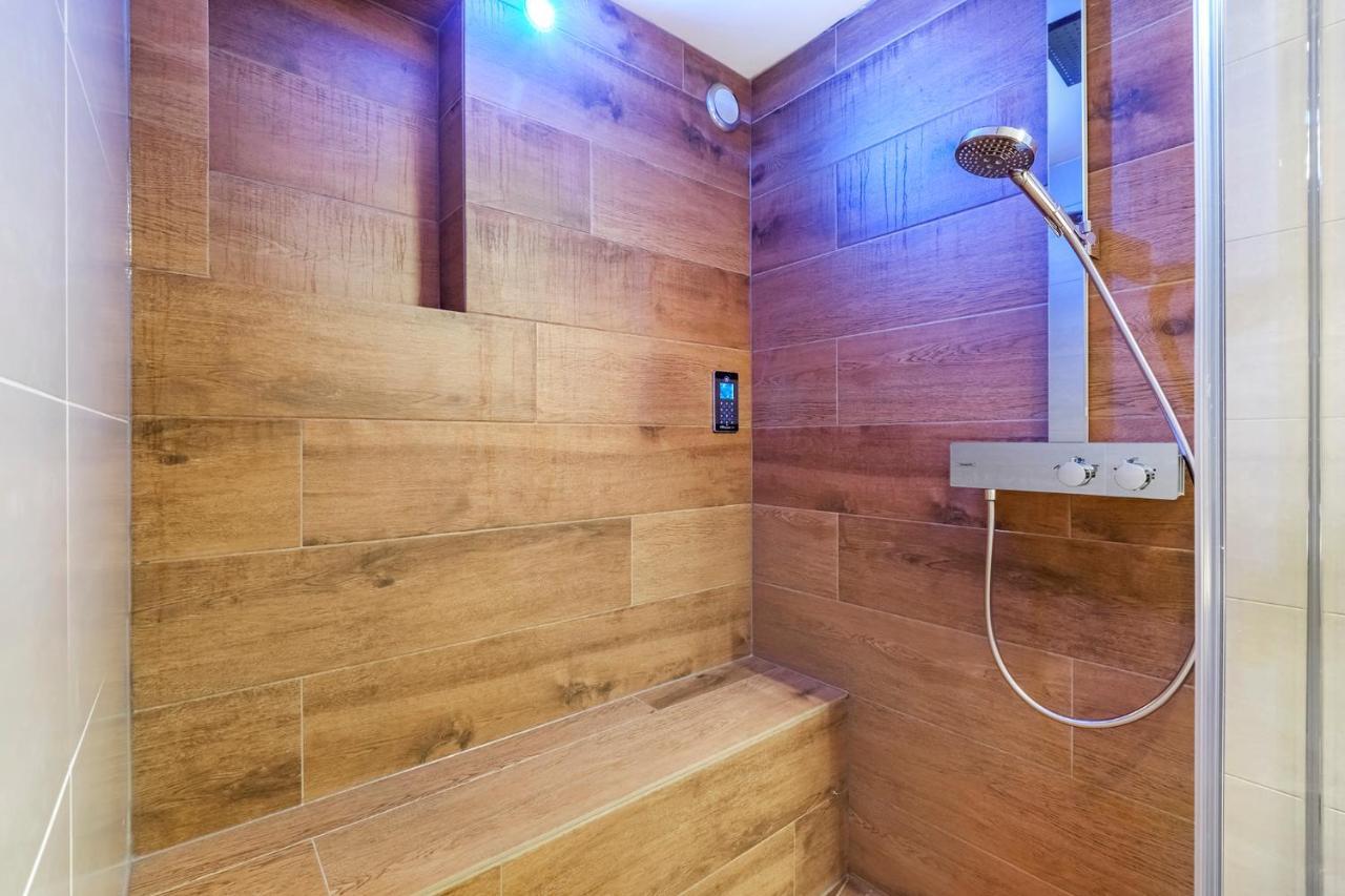 170m2 With Jacuzzi & Steam Bath In Center Of Amsterdam