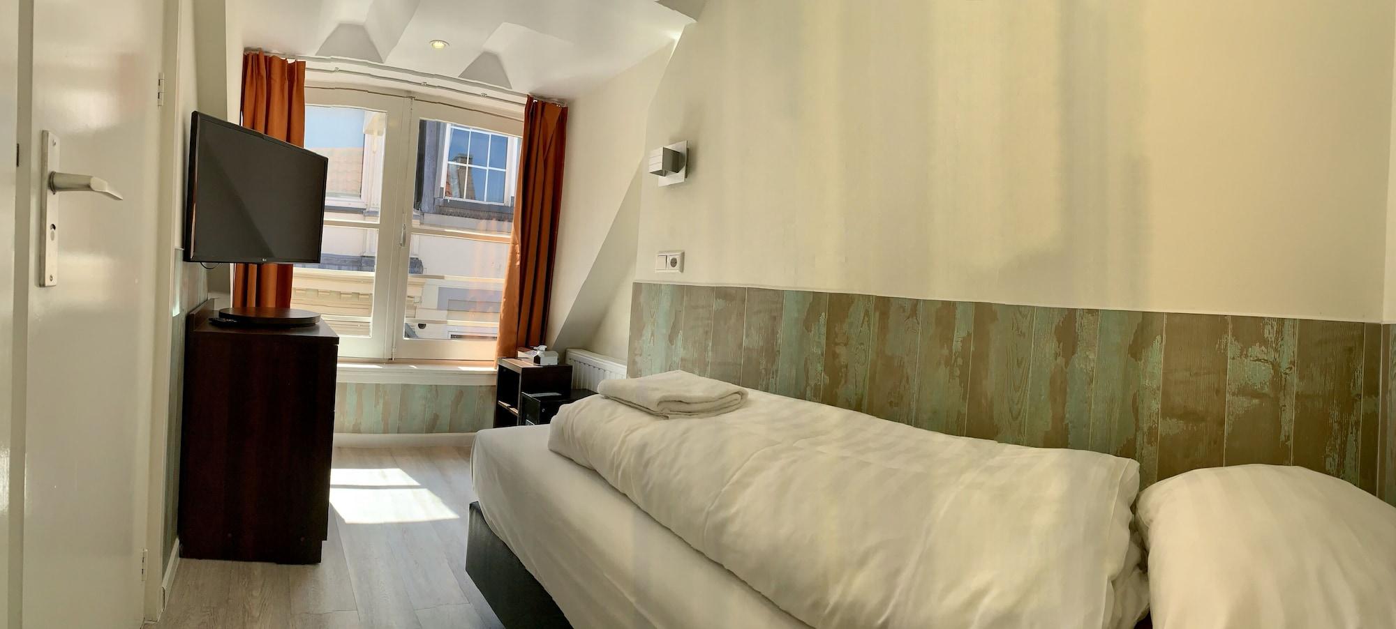 Damrak Hotel 2*