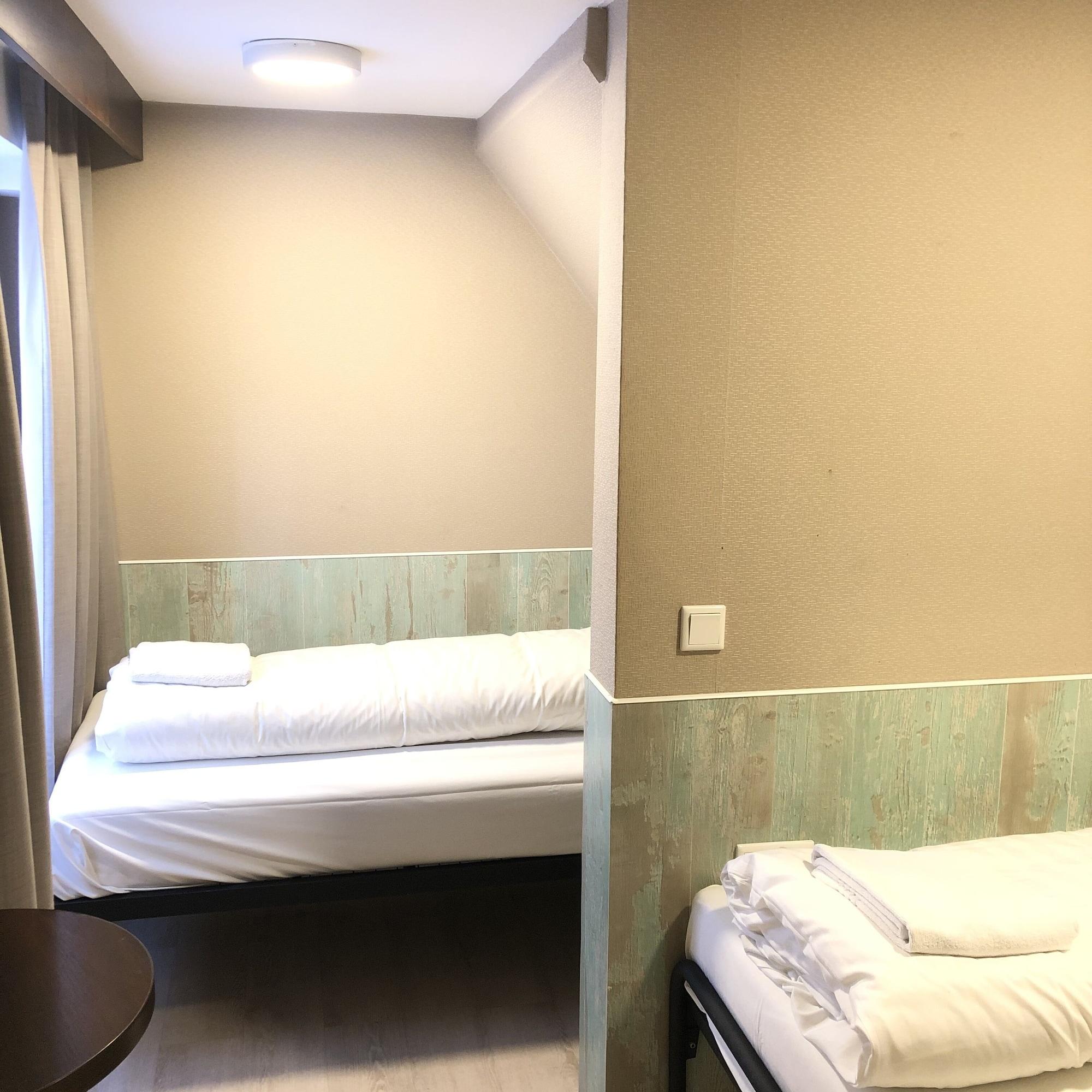 Damrak Hotel 2*