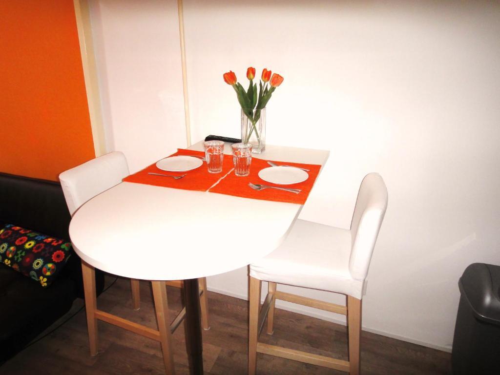 Orange *