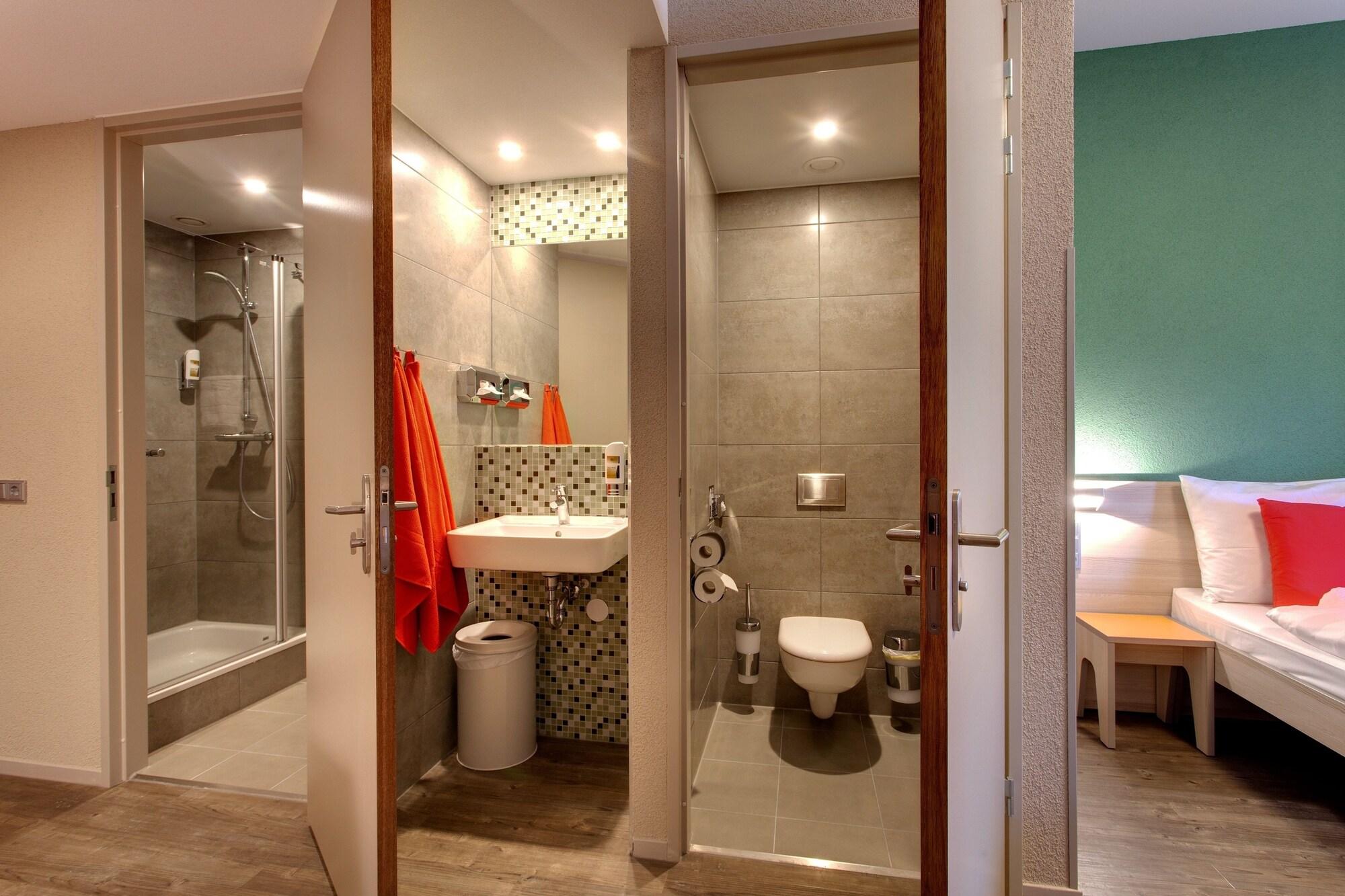 Hotel Meininger West 2*