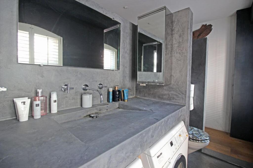 Elegant Penthouse Loft Of 250 M2 In Centre With Huge Roofgarden 80 M2 *