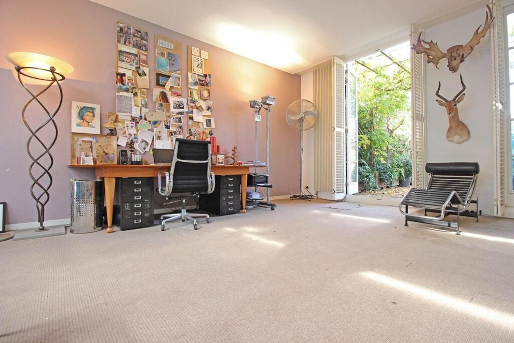 Apartment Elegant Penthouse Loft Of 250 M2 In Centre With Huge Roofgarden 80 M2