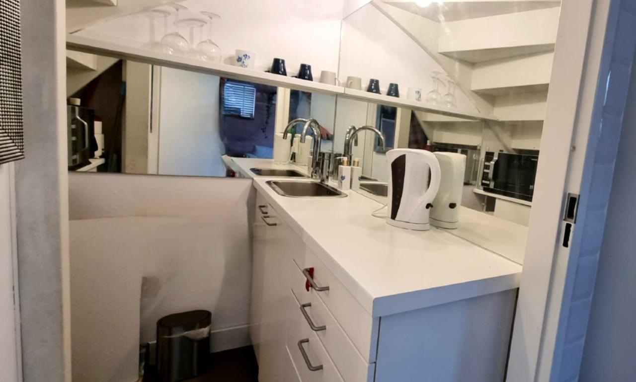 Lovely 1 Bedroom With Garden Apartment *