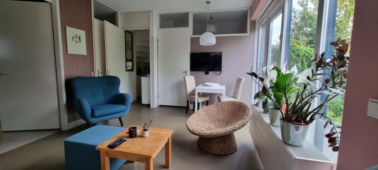 Lovely 1 Bedroom With Garden Apartment *