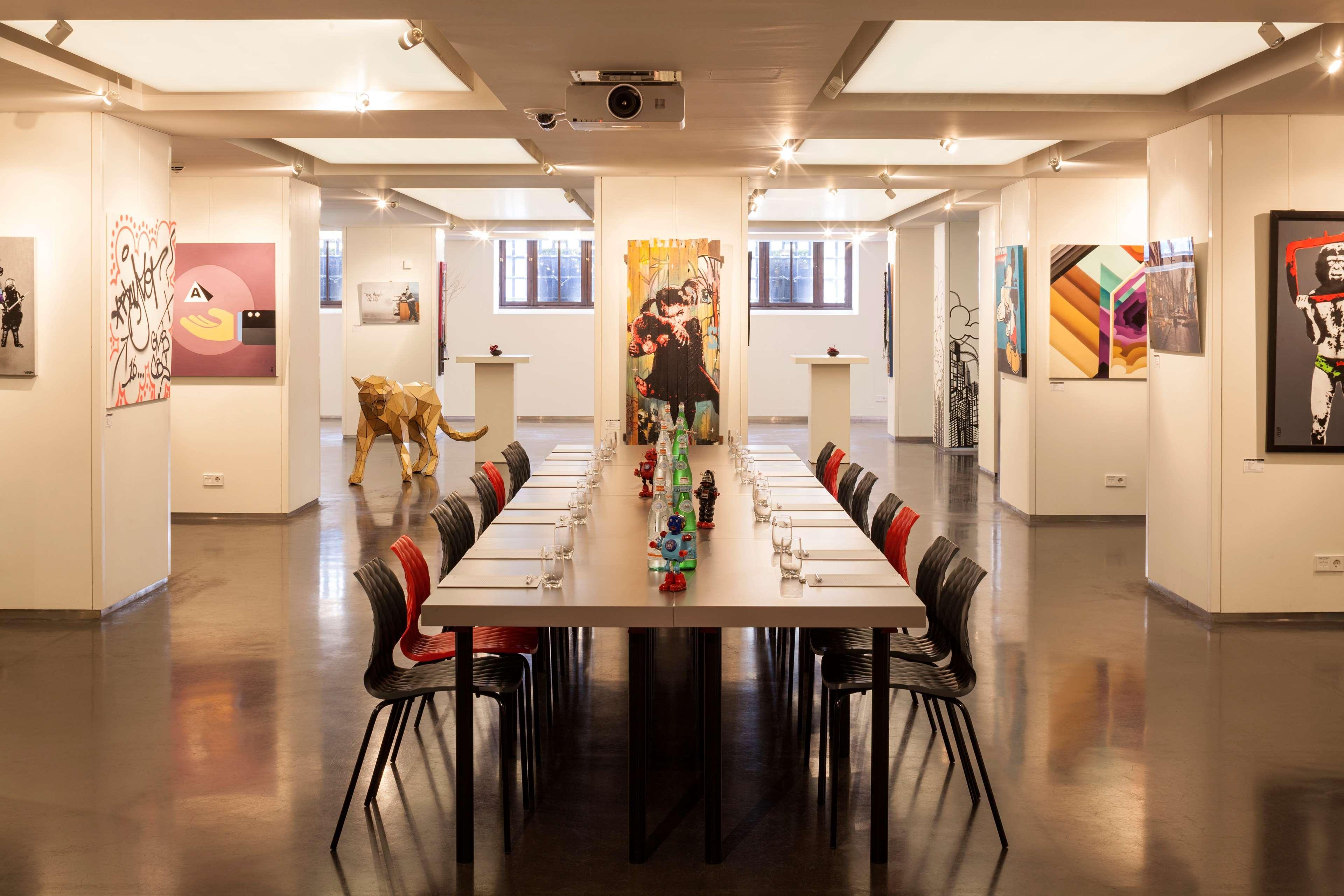Art'otel Amsterdam, Powered By Radisson Hotel 4*