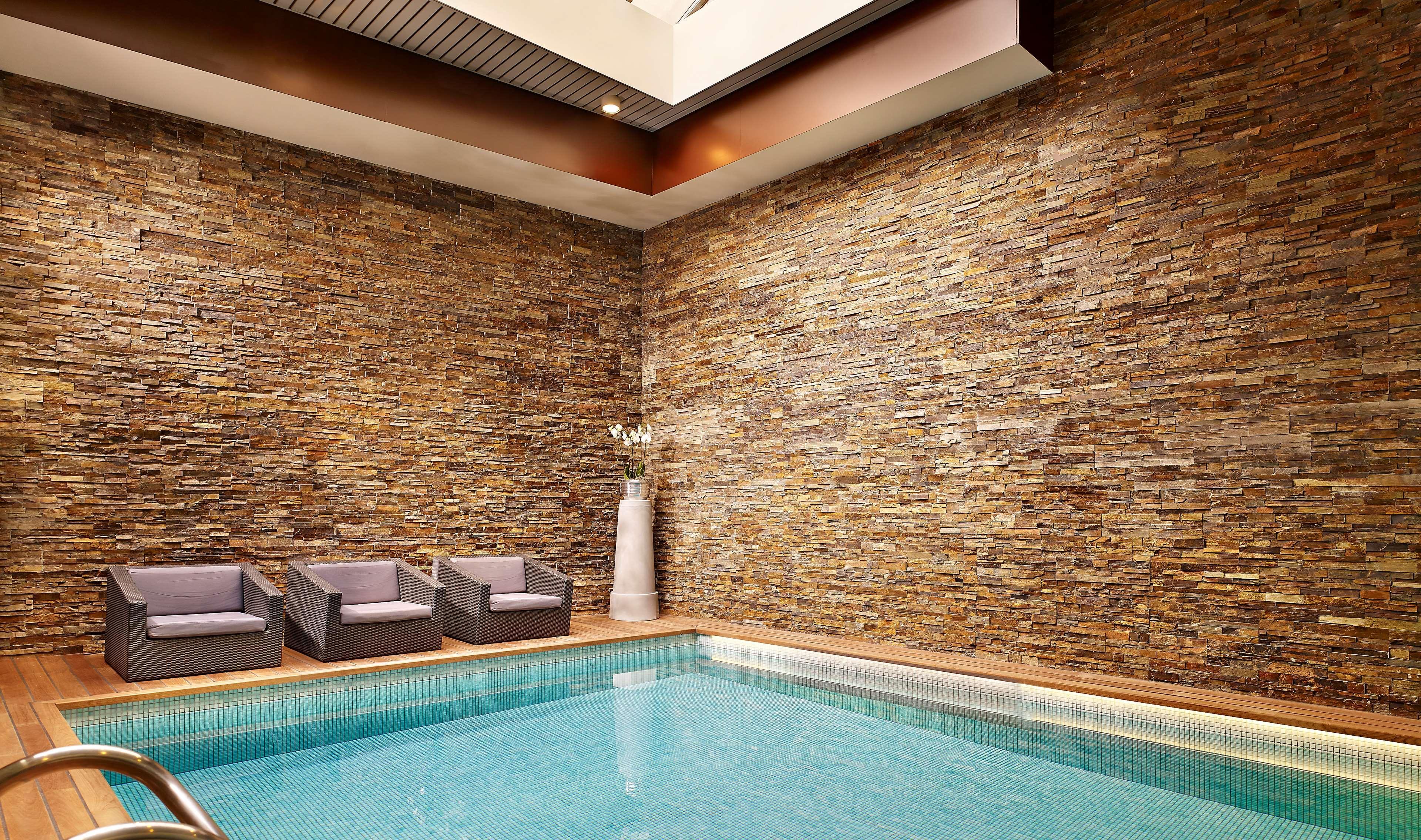 Park Plaza Victoria Hotel 4*