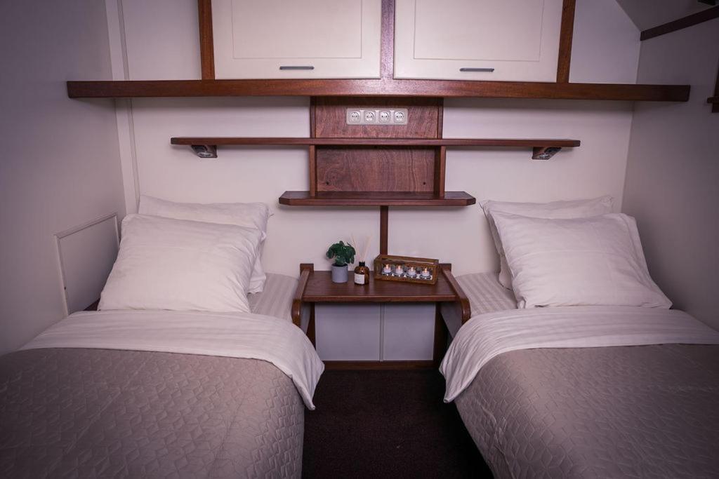 Unique Hotelboat Lena Maria * Amsterdam