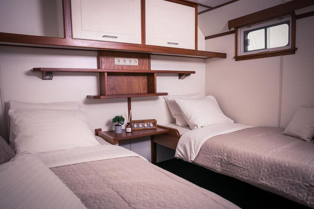 Unique Hotelboat Lena Maria *