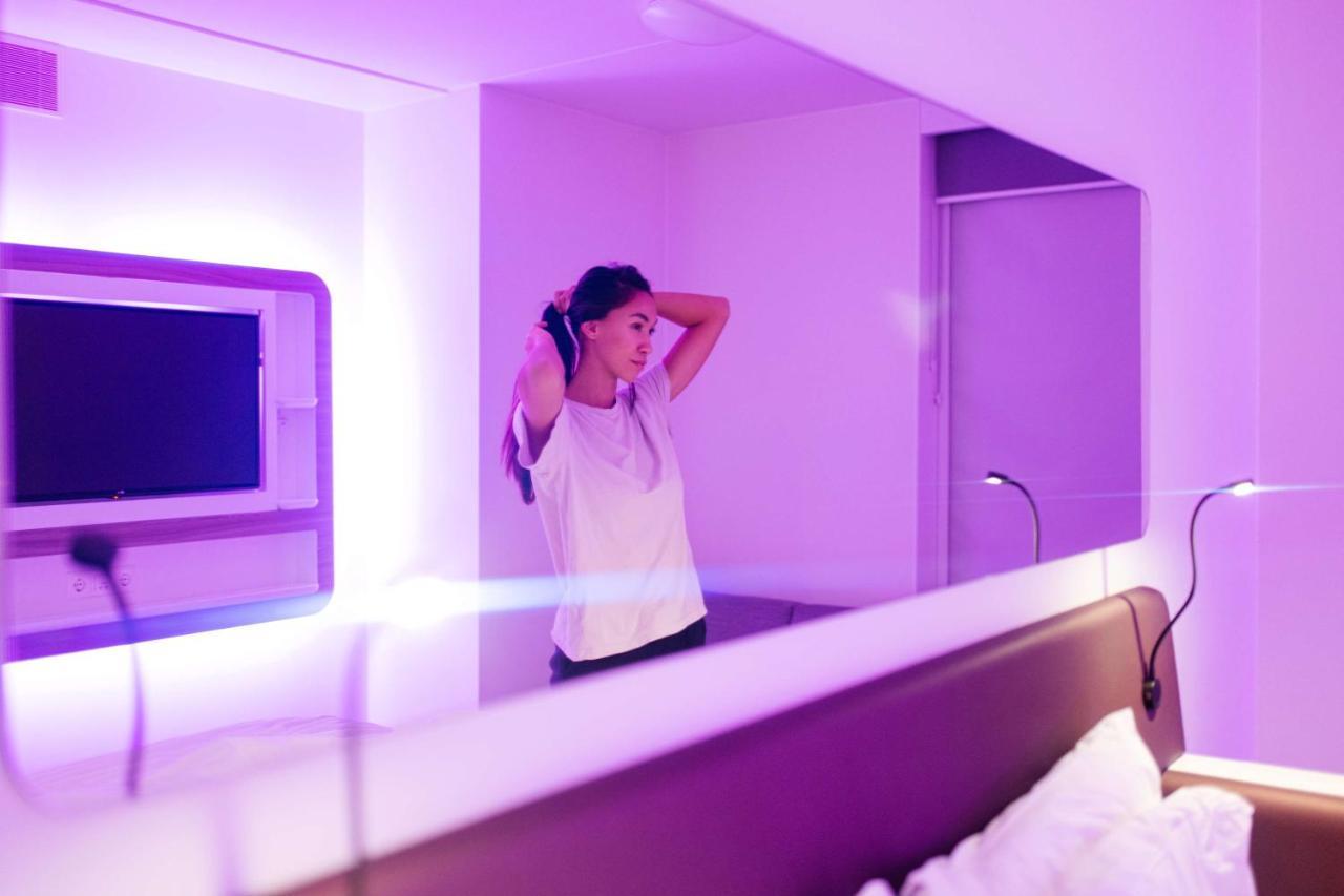 Yotel 4*