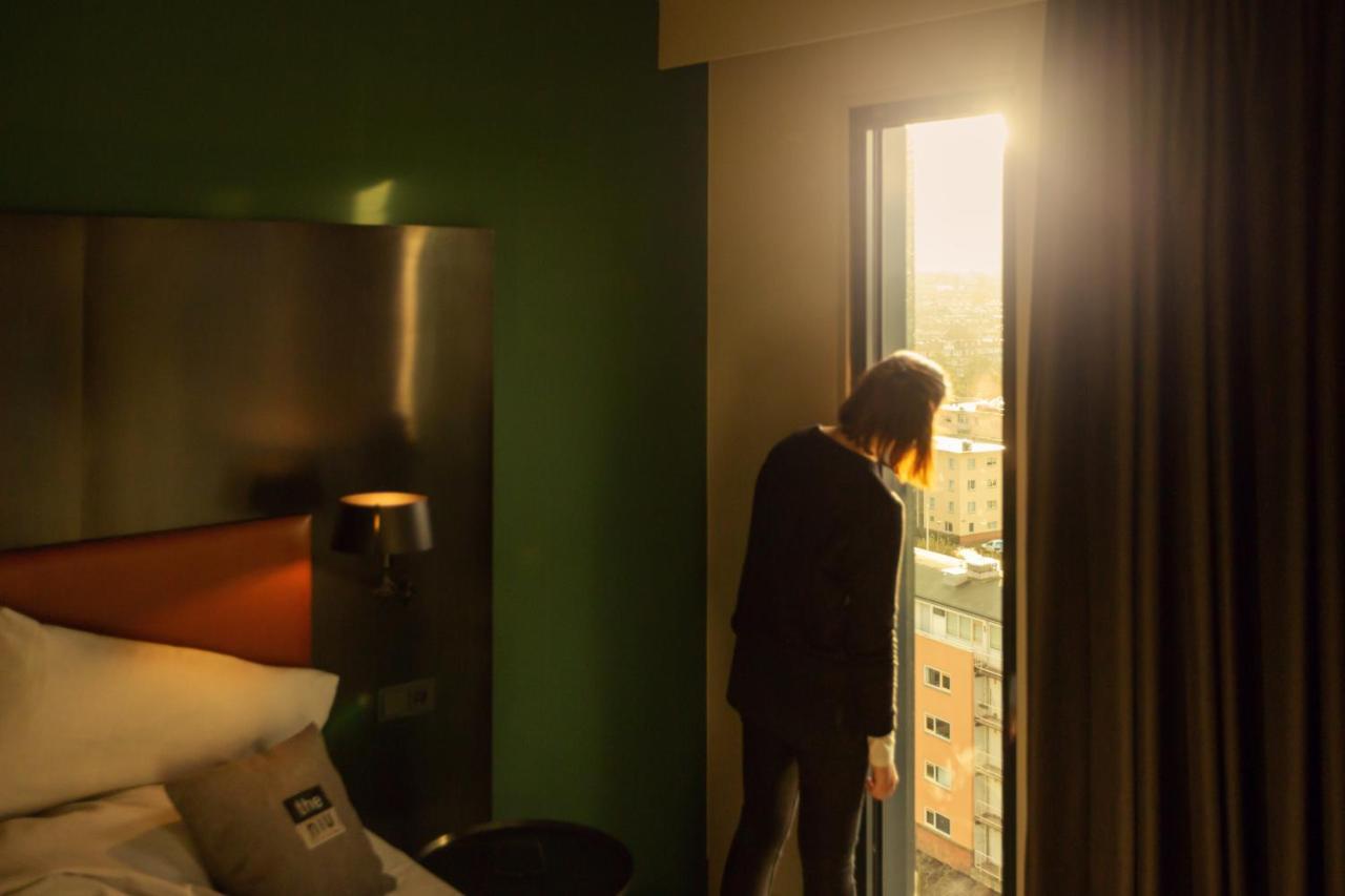 - The Niu, Fender Hotel