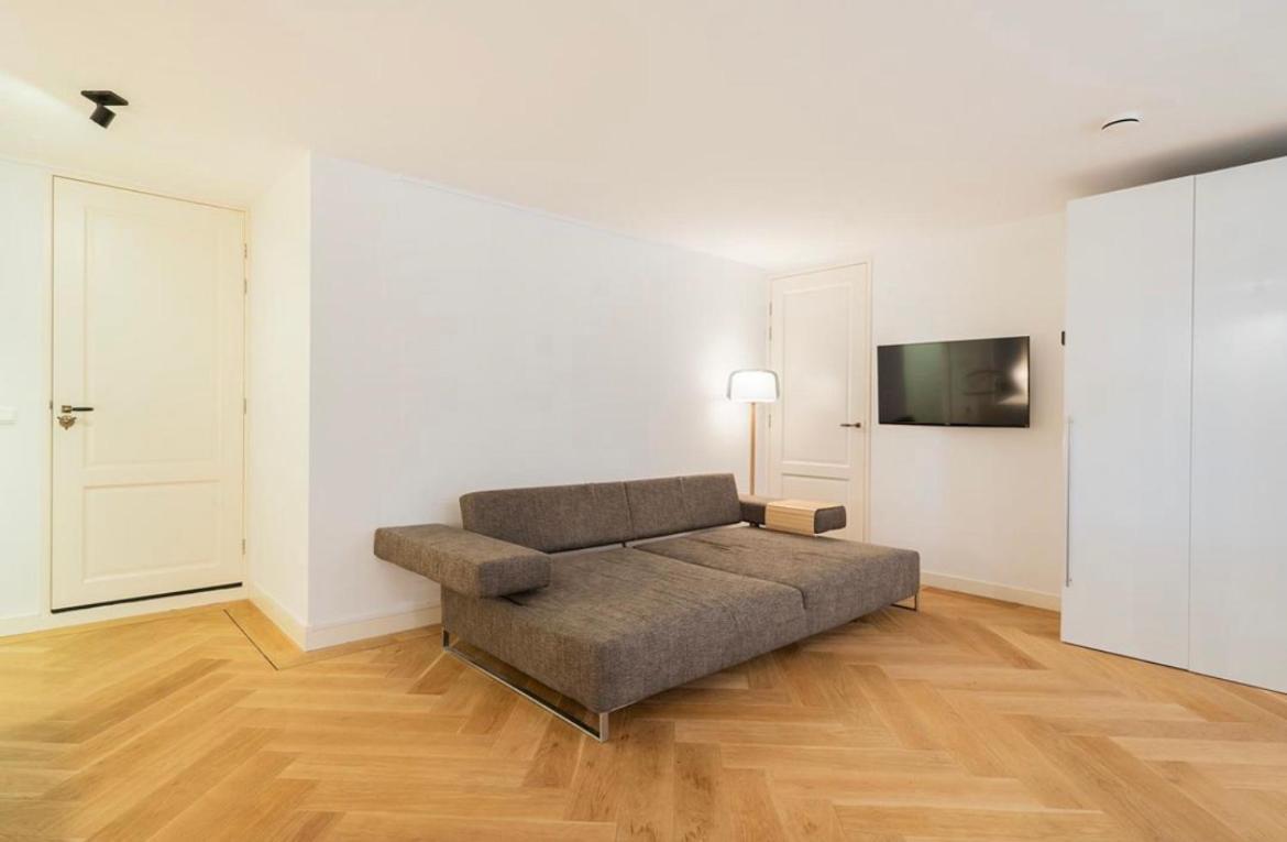 Luxurious Studio Only 15 Minutes From Center *