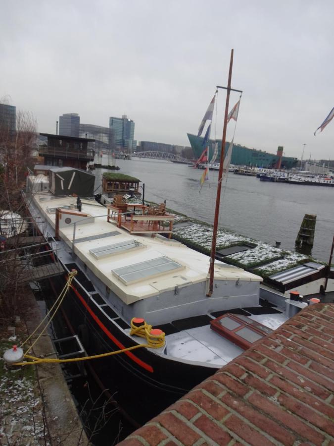 Anna Houseboat Botel *