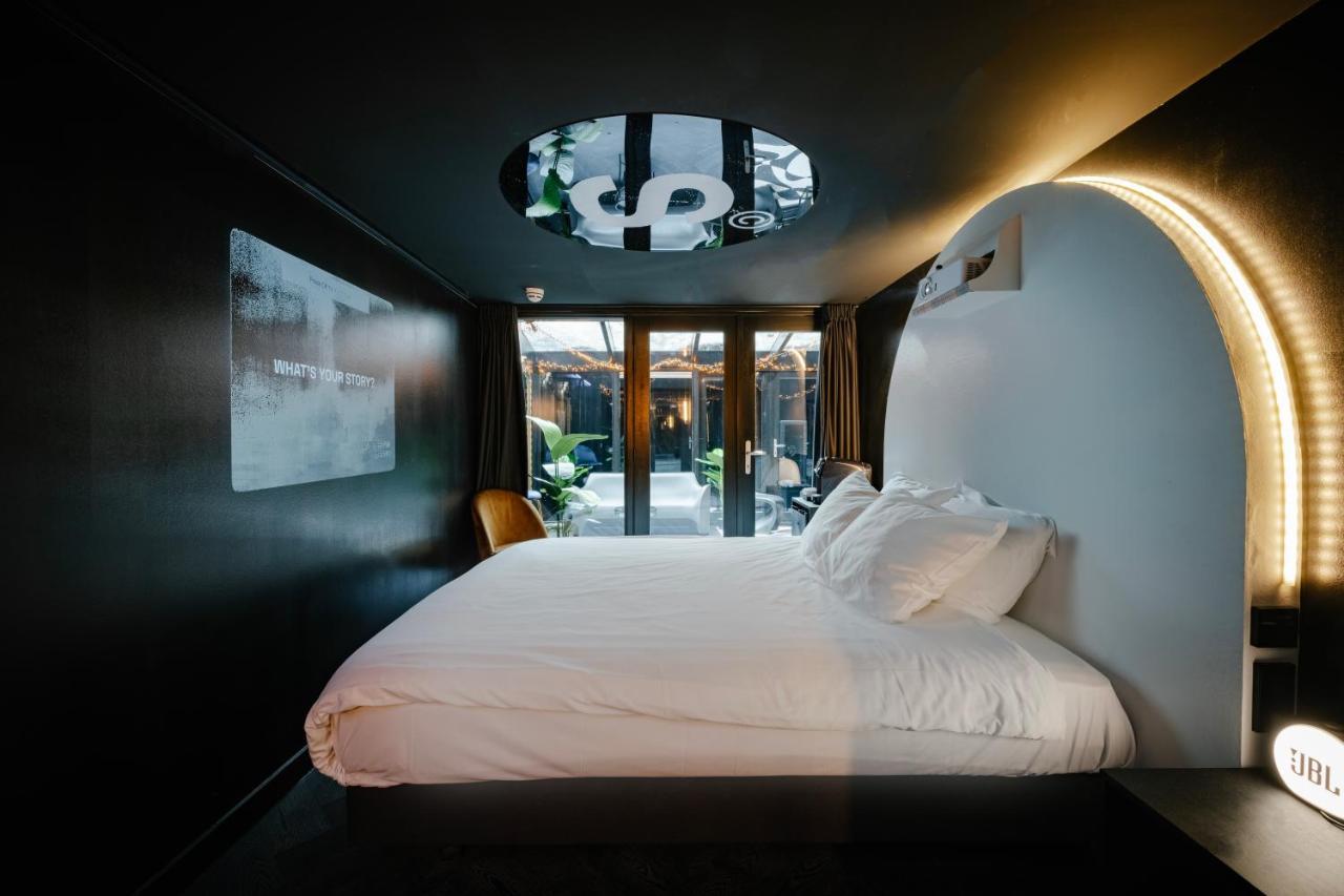Supper Hotel