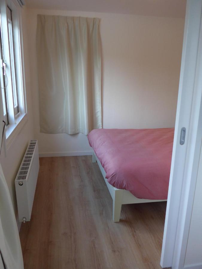 Apartment Houseboat In The Center, 5 Min Walk To Tropical Museum, Free Wifi!