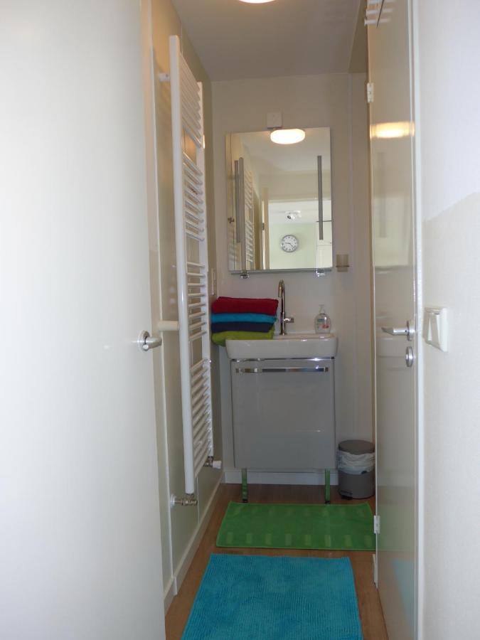 Houseboat In The Center, 5 Min Walk To Tropical Museum, Free Wifi! Amsterdam
