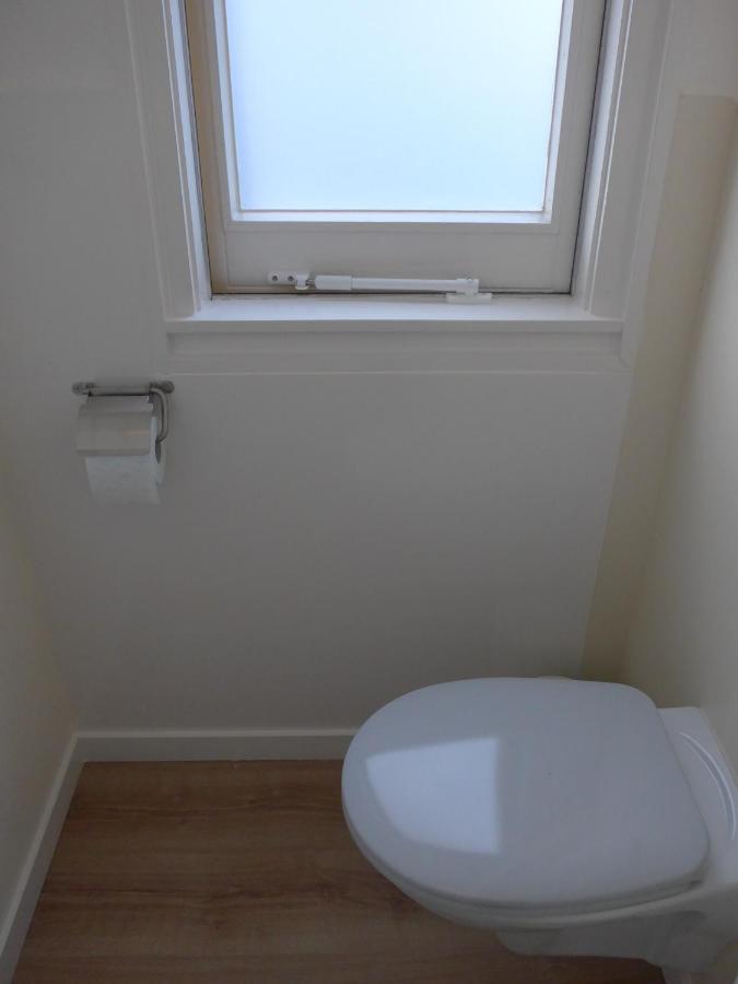 Apartment Houseboat In The Center, 5 Min Walk To Tropical Museum, Free Wifi! Amsterdam