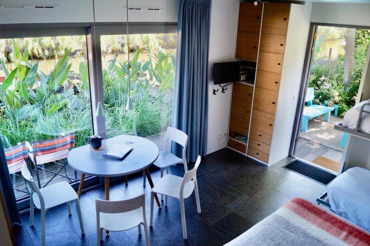 Bed & Breakfast Room With A Few