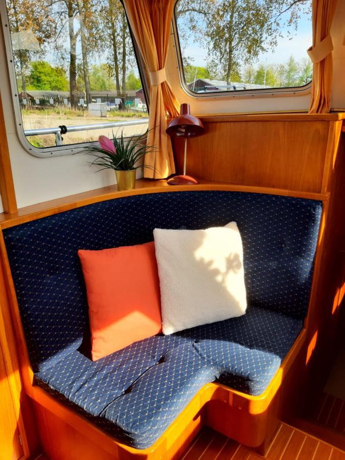 Botel Motor Yacht Amazone Amsterdam