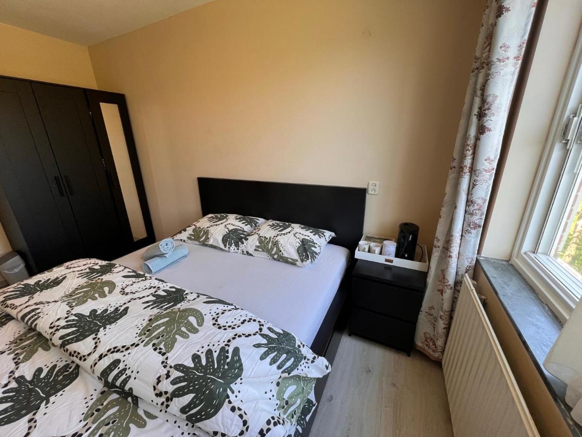 Private Bedroom In - 1 Min Walk Metro & Free Parking Homestay