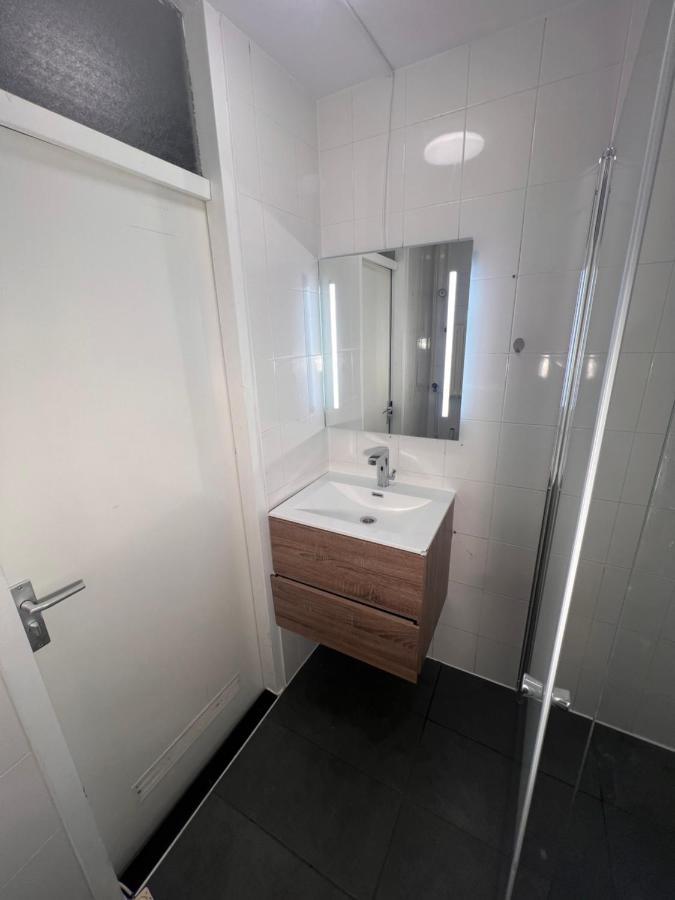 Private Bedroom In - 1 Min Walk Metro & Free Parking * Amsterdam
