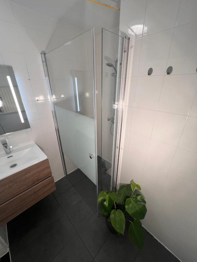 Private Bedroom In - 1 Min Walk Metro & Free Parking Amsterdam
