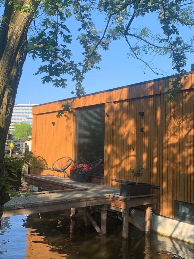 Beautiful Amstel Houseboat Apartment