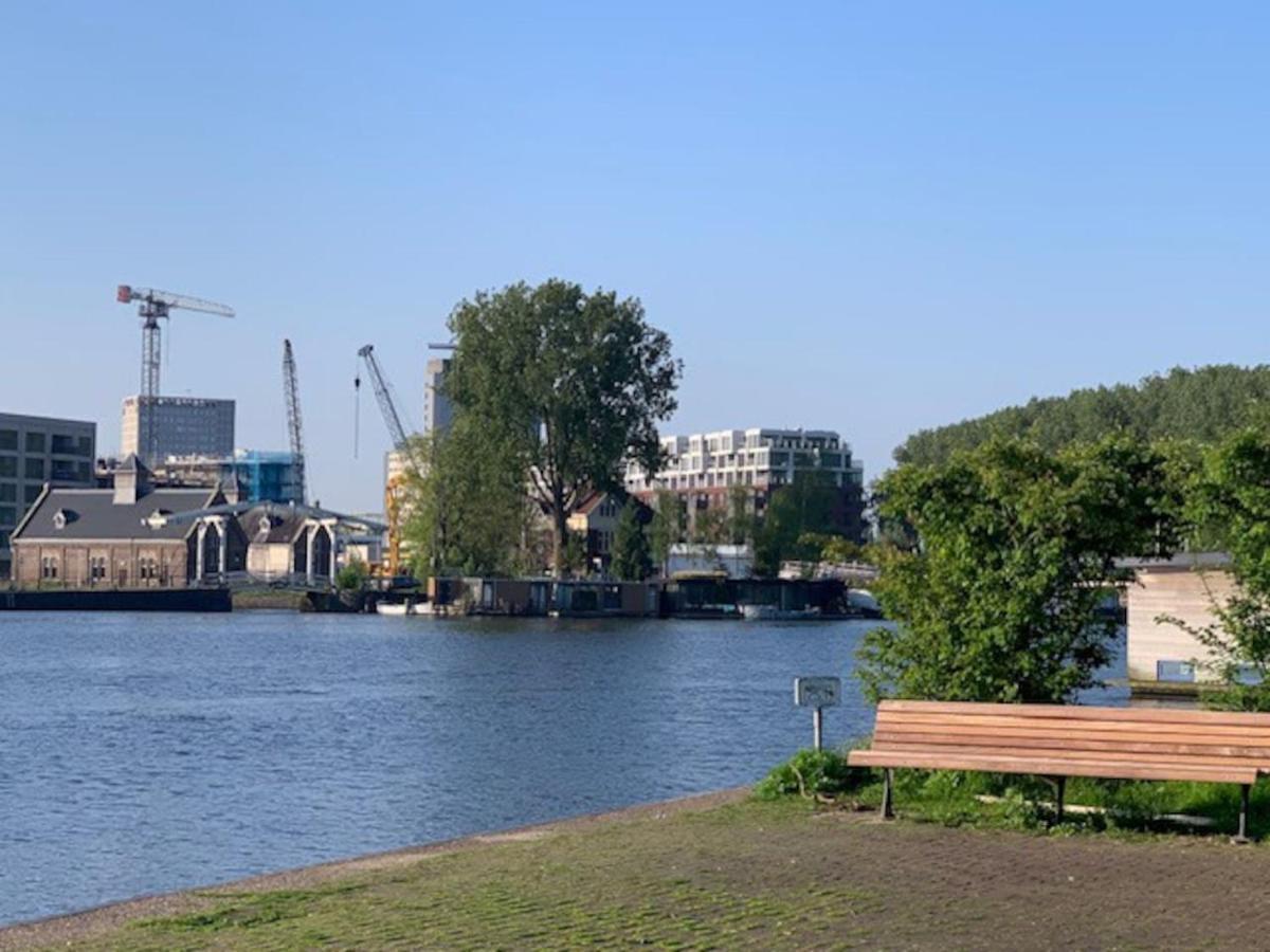Beautiful Amstel Houseboat Apartment Amsterdam