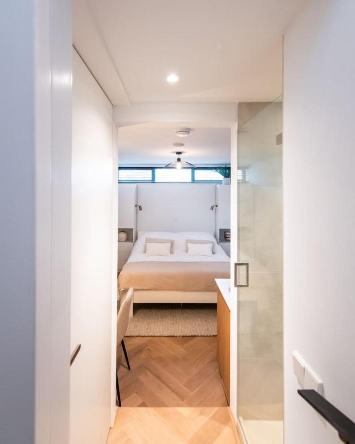 Apartment Beautiful Amstel Houseboat Amsterdam