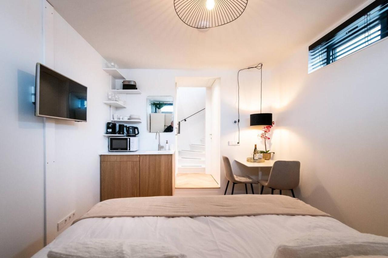 Beautiful Amstel Houseboat Amsterdam