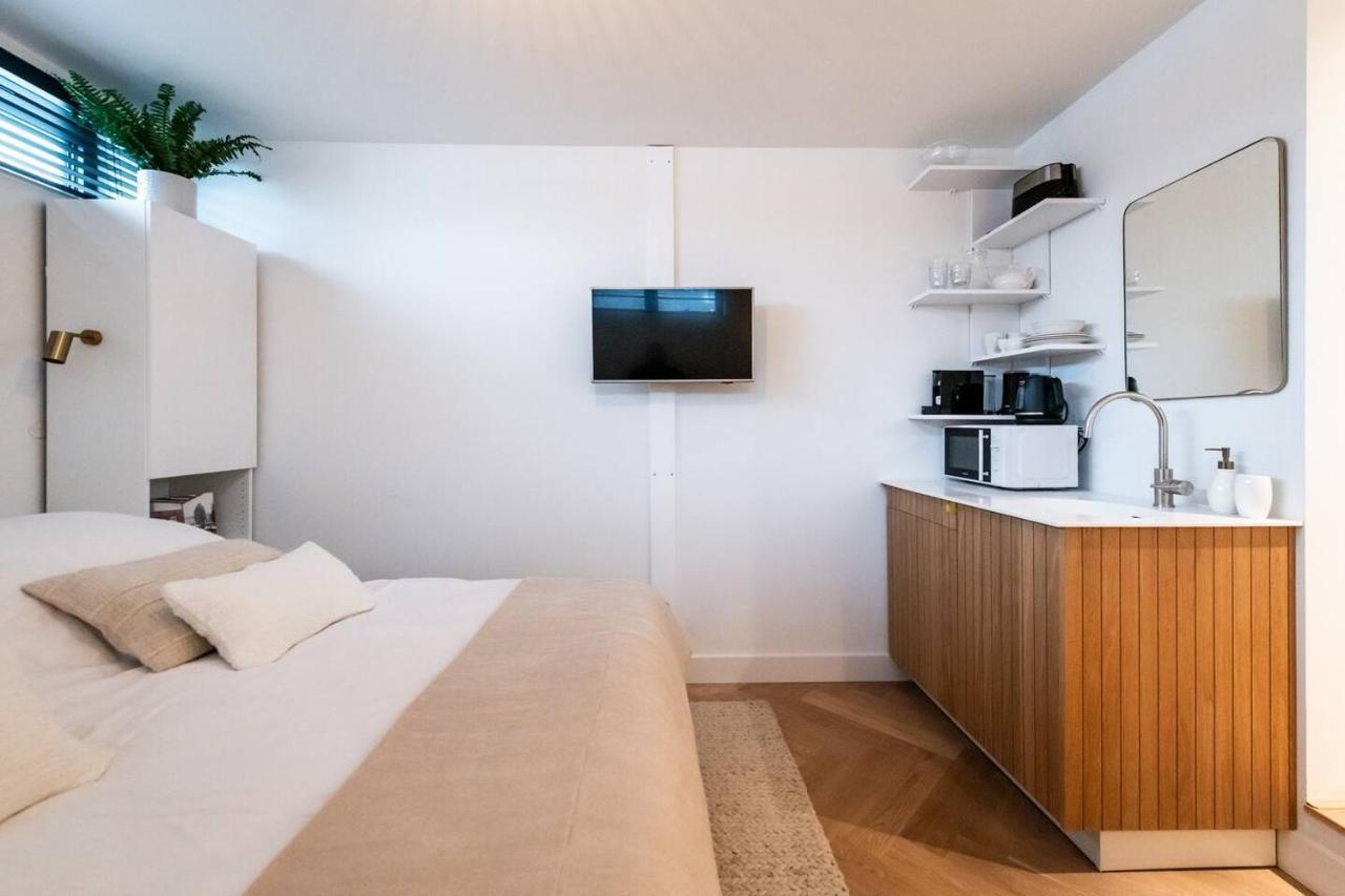 Beautiful Amstel Houseboat * Amsterdam