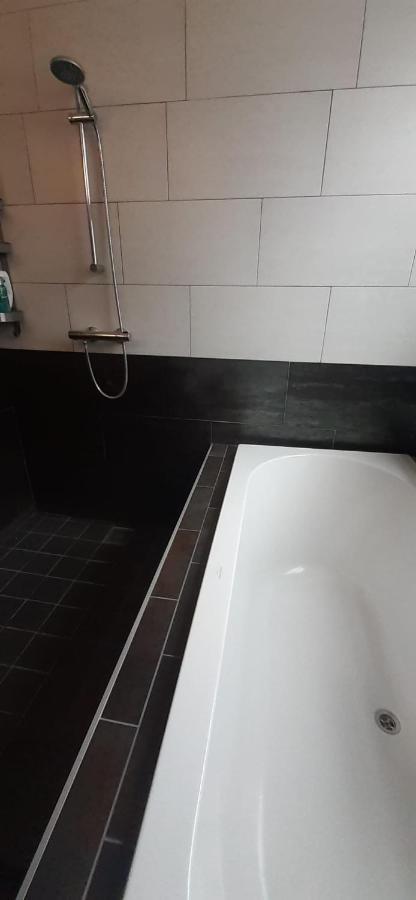 Bed & Breakfast Charlotte, Not For Parties, Not A Hotel, With Shared Bathroom, No Kitchen Amsterdam