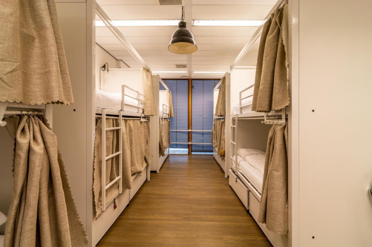 Hostelle - Female Only *