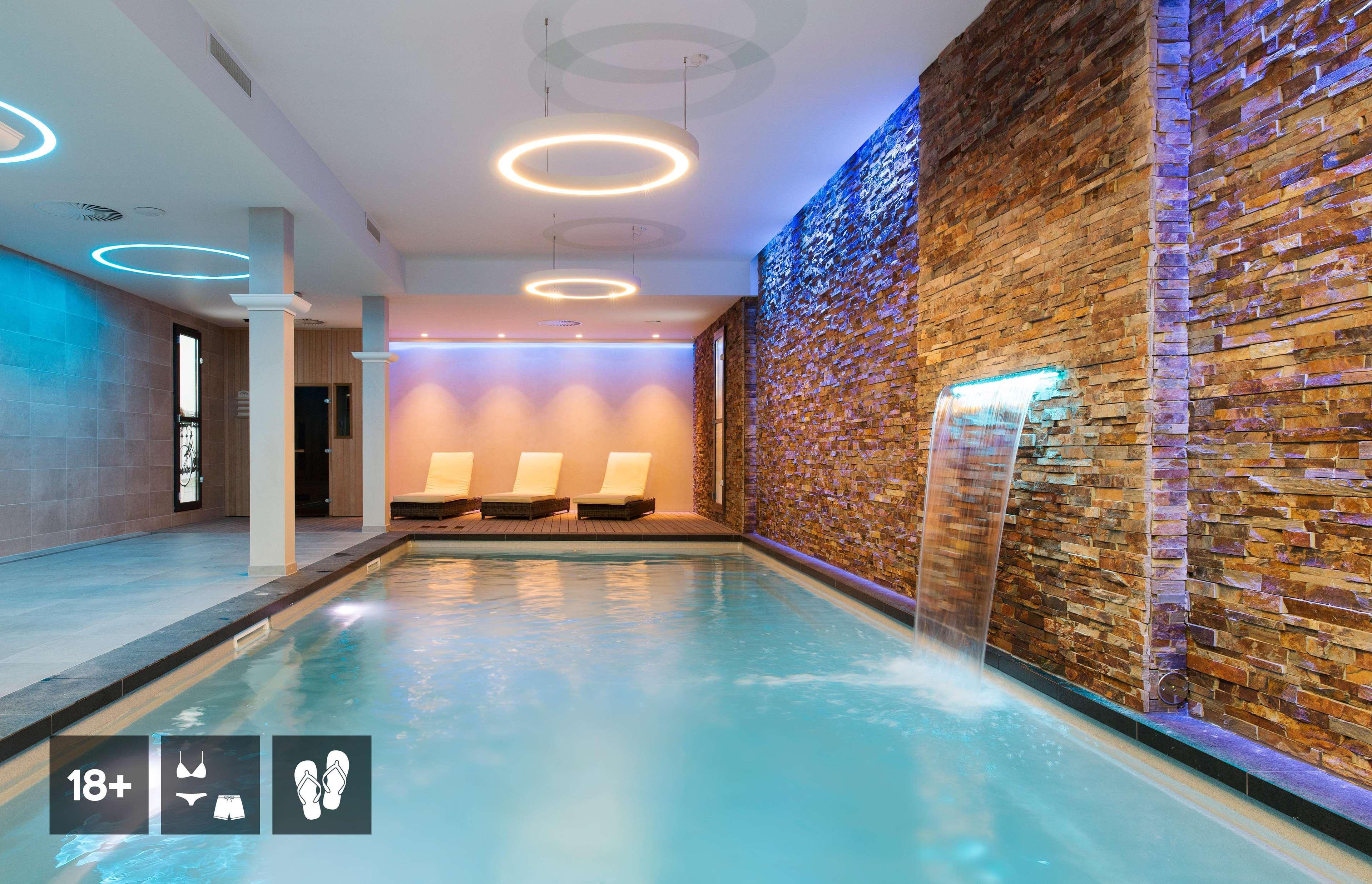 Hotel Corendon New-west, A Tribute Portfolio
