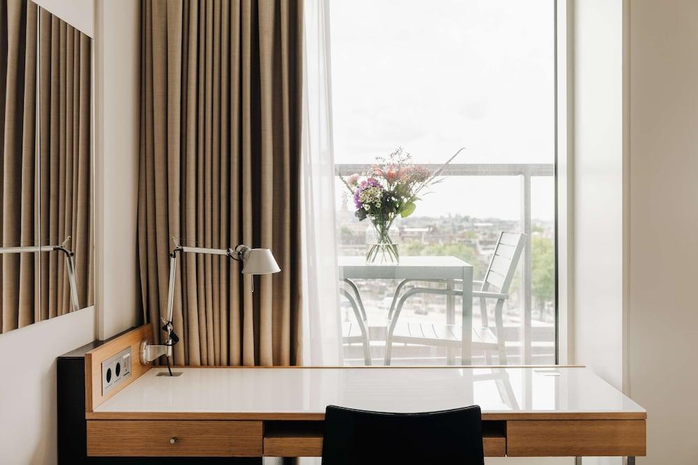 Doubletree By Hilton Centraal Station Hotel 4*
