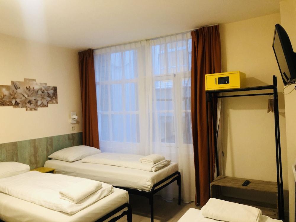 Damrak Amsterdam
