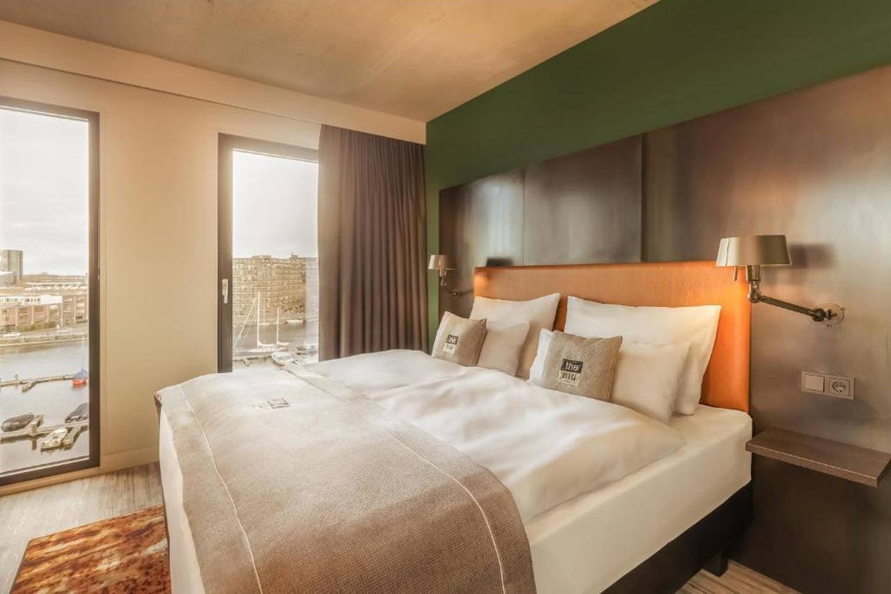 Hotel - The Niu, Fender