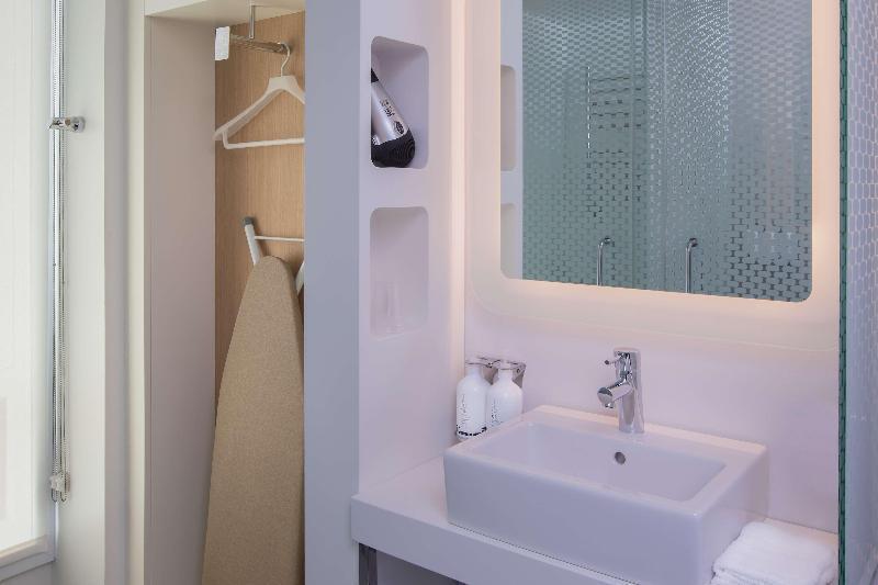Yotel 4*