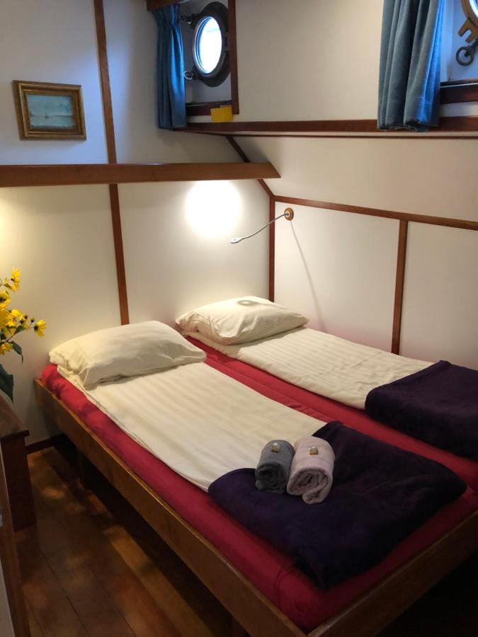 Hotelboot Zwaan Amsterdam