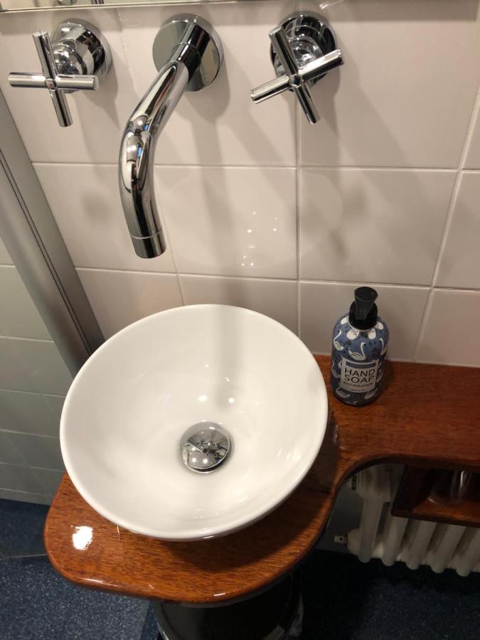 Hotelboot Zwaan * Amsterdam