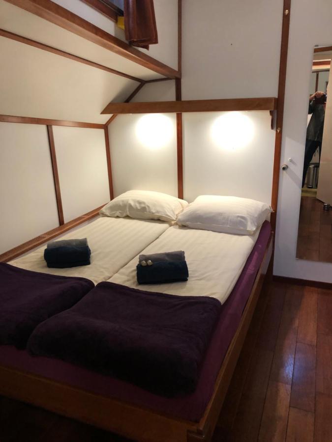 Hotelboot Zwaan * Amsterdam
