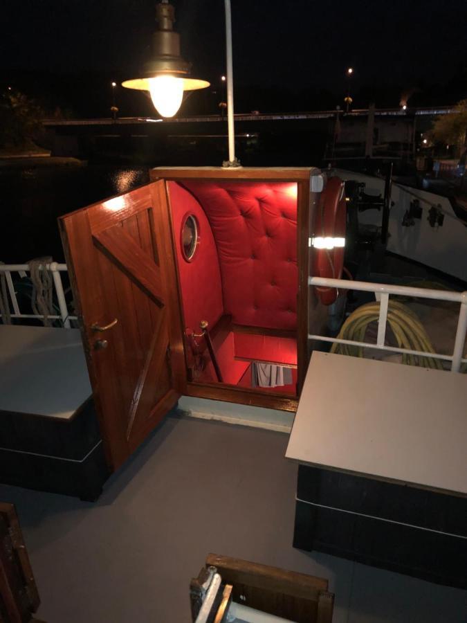 Hotelboot Zwaan *