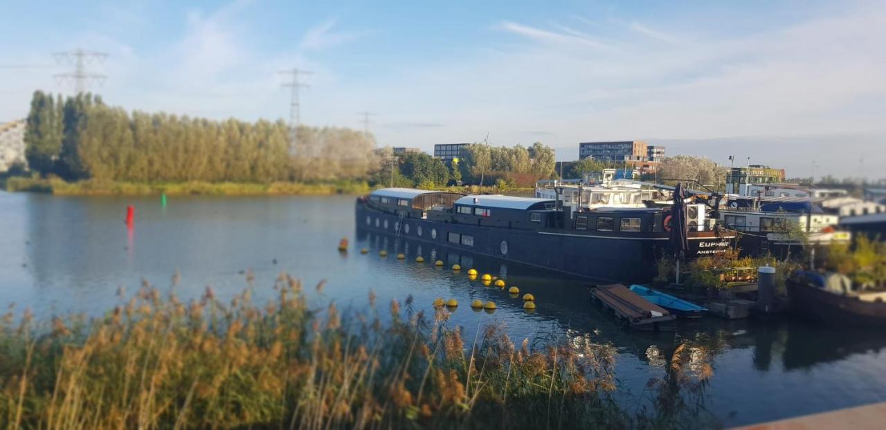 Wheelhouse Euphrate Houseboat Diemerbrug